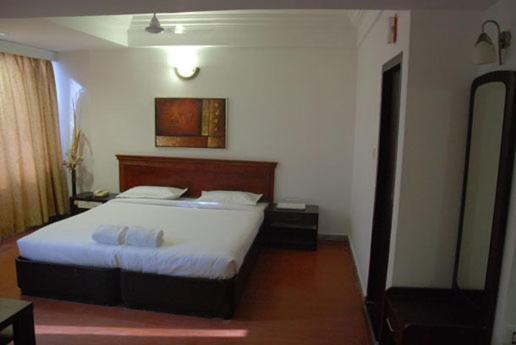 Hotel Metro Park Inn โคอิมบาทอร์ ภายนอก รูปภาพ