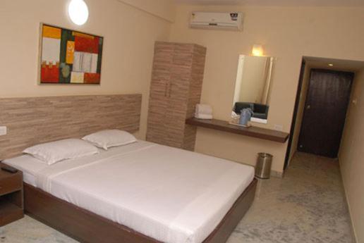 Hotel Metro Park Inn โคอิมบาทอร์ ภายนอก รูปภาพ